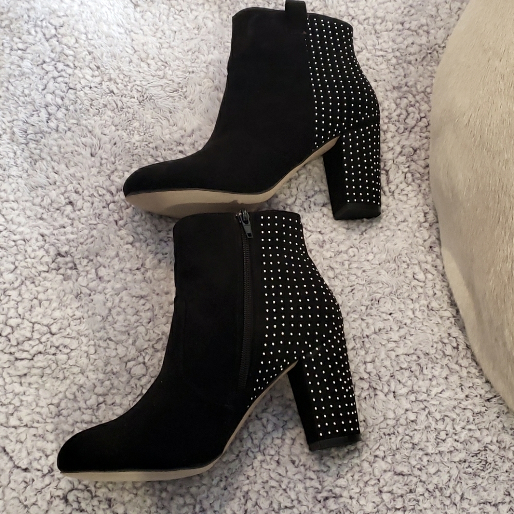 Gorgeous black boots with studs